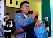 Berurai Air Mata, Jemaah Haji Termuda yang Mundur Demi Ibunya Akhirnya Bisa Terbang ke Tanah Suci