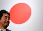 Dunia Berduka! Mantan PM Jepang Shinzo Abe Ditembak Saat Berkampanye di Nara