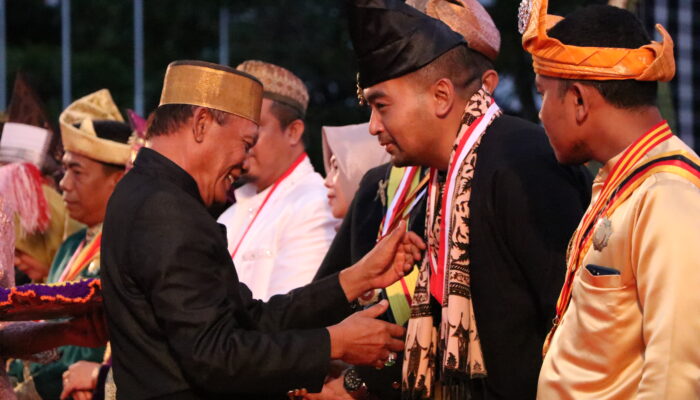 Wakil Gubernur Audy Joinaldy Terima Penghargaan Adat dan Budaya dari Matra