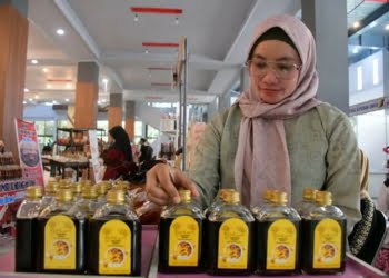 Ada Madu Hitam di Pekan Ekonomi Kreatif Gedung Youth Center Padang