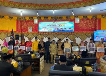 GALERI FOTO: 10 Tokoh Masyarakat Terima Penghargaan di HUT ke-353 Kota Padang