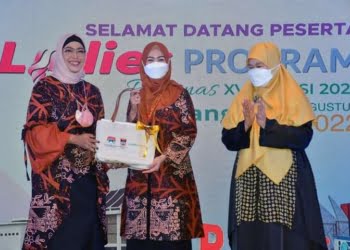 Ny. Yane Bima Arya: Istri Walikota Padang Sukses Angkat Fesyen dari Potensi Karya UMKM Lokal