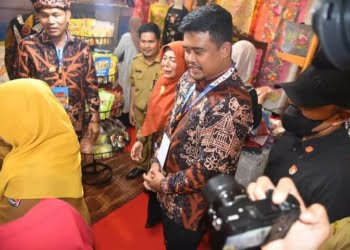Stand Kota Pariaman  Dikunjungi Para Walikota dan Dekranasda se-Indonesia di ICE 2022 Padang