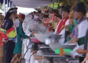 Heboh di Pantai Padang! Ketika Para Walikota se-Indonesia Mengocok Teh Talua, Ibu-ibu PKK Memasak Randang