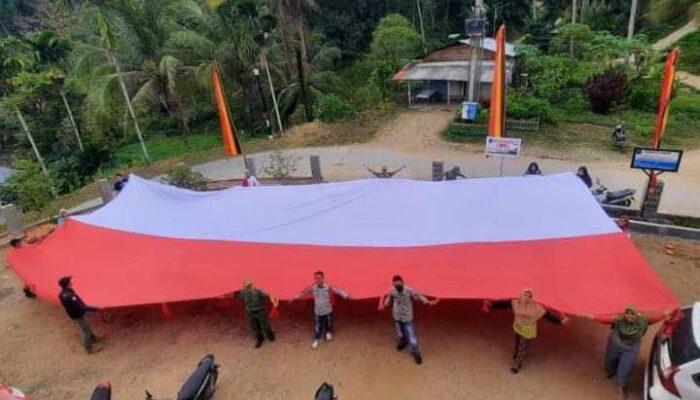 Dirgahayu Kemerdekaan RI di Sawahlunto, Bendera Merah Putih Raksasa Membentang di Lereng Bukik Sulah