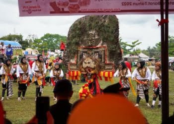 FOTO-FOTO: Beragam Atraksi Budaya Daerah Tampil Memukau di Karnaval Kemerdekaan di Dharmasraya