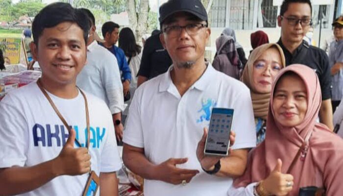 Hadir di Pasar Rakyat BUMN Payakumbuh, UMKM Kota Galamai Tertarik Jual-Beli Online di Marketplace PLN Mobile