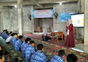Sadar Efek Positif/Negatif Teknologi Informasi, Mahasiswa KKN Unand Edukasi Dunia Digital Bagi Remaja Nagari Limo Kaum