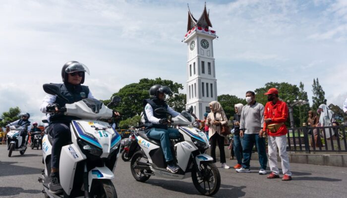 Dengan Kendaraan Listrik, PLN Gelar Touring Molis Keliling Kota Wisata Bukittinggi