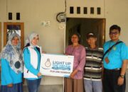 Program LUTD PLN Sumbar Terus Berlanjut, Giliran Donasi Istri Karyawan PLN Terangi Rumah Warga di Selayo Solok