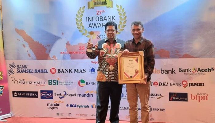 Berpredikat Sangat Bagus Selama 5 Tahun, Bank Nagari Sabet “Golden Trophy” Infobank Awards ke-27