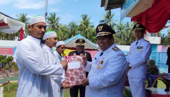 Warga Binaan Lapas Kelas II B Pariaman Sambut Kepala Daerah dengan Pakaian Serba Putih
