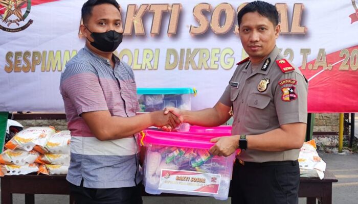 Serdik Sespimmen Polri Dikreg Ke-62, Kompol Rico Fernanda Berikan Sembako Pada Warga Kurang Mampu