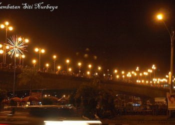 Cantik! Tak Hanya Tugu, Jembatan di Kota Padang Kini Bersinar Warna-warni di Malam Hari