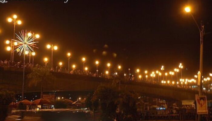 Cantik! Tak Hanya Tugu, Jembatan di Kota Padang Kini Bersinar Warna-warni di Malam Hari