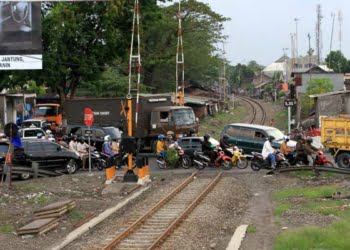Hindari Kecelakaan, Gubernur Sumbar Minta PT KAI Segera Fungsikan Jalan Inspeksi di Kedua Sisi Rel Kereta Api