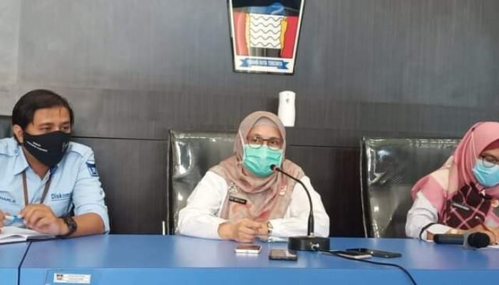 Kota Padang Diserang Demam, dr. Feri Mulyani Ingatkan Warga Pakai Masker, Covid-19 Masih Berjangkit!