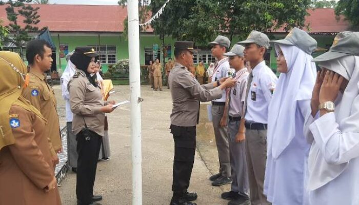 Polres Agam Berikan Penghargaan Pada Lima Pelajar SMAN 1 Lubuk Basung
