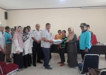 Perang Melawan Stunting, PT Semen Padang Serahkan Gizi Tambahan di Pauh