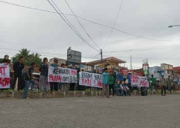 BBM Naik, Puluhan Mahasiswa Unand Gelar Demo di Pasar Baru