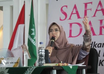Safari Dakwah di Pontren Kauman Padang Panjang, Ustadzah Oki Septiana Dewi Ingatkan Amalan “Doa Anak Shaleh”