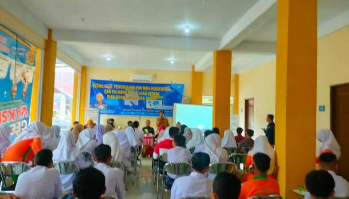 Jangan Percaya Calo dan Sponsor, BP2MI Sumbar Gelar Sosialisasi CPMI di Pasaman Barat