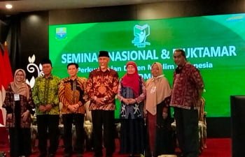 Jadi Narasumber Seminar Nasional PDMI di Jambi, Gubernur Mahyeldi Paparkan Upaya Wujudkan Industri Halal di Sumbar