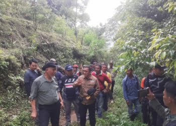 Telusuri Jalan Alternatif Kelok 44, Gubernur Mahyeldi Jalan Kaki 11 Km Menembus Hutan Malalak-Maninjau