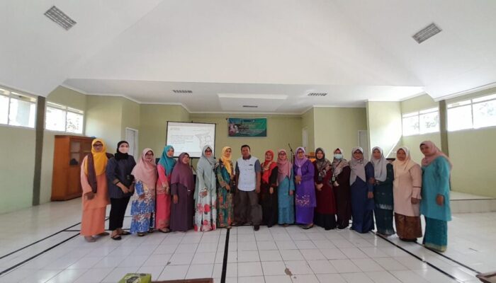 Kebidanan FK Unand Ajak Bundo Kanduang Dampingi Wanita Usia Subur Lahirkan Generasi Emas