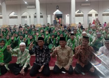 Dilepas Walikota Hendri Septa, Cahaya Madinah Mandiri Berangkatkan 80 Jemaah Umrah Padang ke Tanah Suci