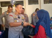 Ringankan Beban Warga Pasca-Kenaikan Harga BBM, Polres Sijunjung Tebar Sembako di Mapolsek IV Nagari