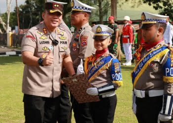 Apresiasi Pocil dan Paskibraka, Kapolres Sijunjung Berikan Penghargaan