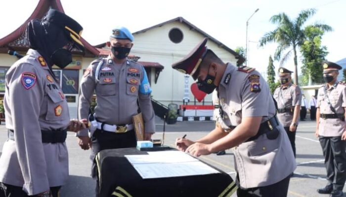 Tiga Perwira Dimutasi, Kapolres Bukittinggi AKBP Wahyuni:  Kasat Reskrim yang Baru Harus Ungkap Penipuan Sapi Kurban Sebelum Naik Tipe