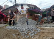 Irfendi Arbi Turun Langsung Dukung Swadaya Perbaikan Jalan Payakumbuh-Lintau