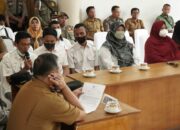 Tenaga Honorer yang Tidak Aktif Gelar Unjuk Rasa di Kantor Bupati Solok Selatan