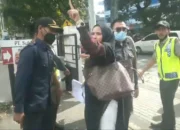 Wanita Asal Bukittinggi Mau Segel Dealer PT Suka Fajar Viral di Medsos, Ternyata Ditipu Karyawan Sales