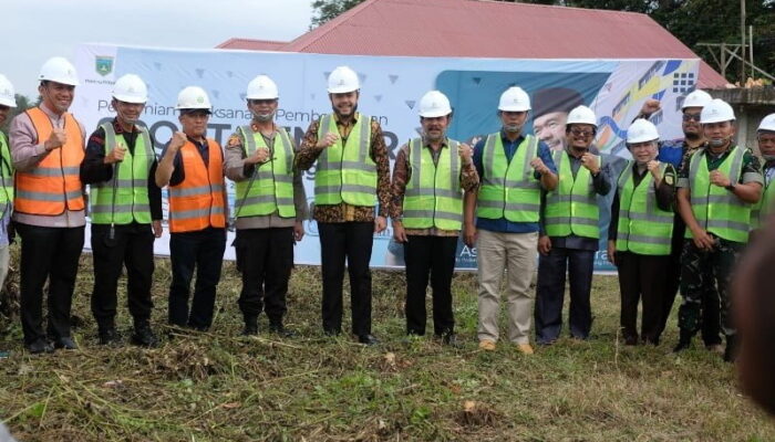 Fadly Amran Resmikan Pembangunan Sport Center