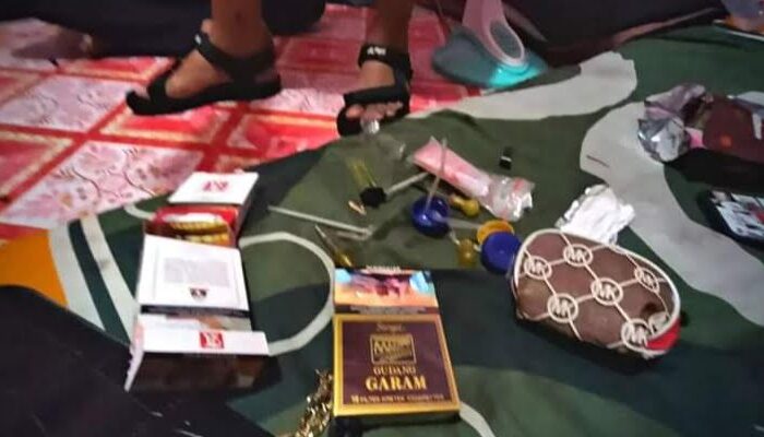 Satpol PP Padang Temukan Bong Rakitan Siap Pakai Saat Razia Kamar Kos-kosan di Lubuk Begalung