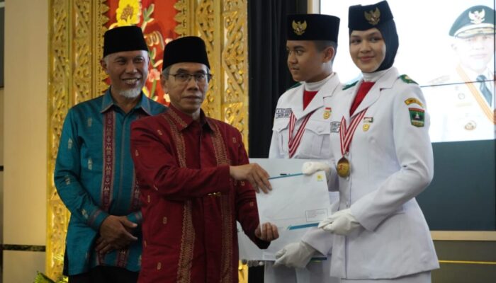 Siswa Paskibraka Sumbar dapat “Kado Beasiswa” dari PLN di Malam Resepsi Hari Jadi Provinsi Sumatera Barat