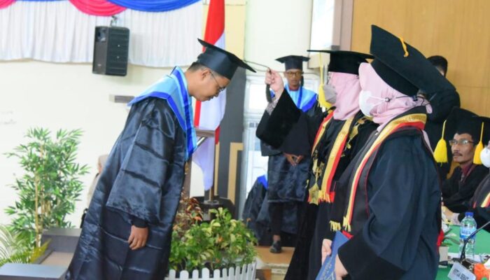 Direktur Ester Edwar: Keahlian Lulusan Politeknik ATI Padang Teruji Sesuai  Kompetensi LSP