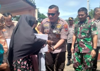Sinergitas TNI-Polri Sambut HUT TNI Ke-77, 100 Paket Bantuan Sosial Diserahkan ke Warga Membutuhkan