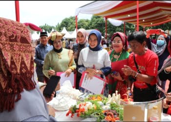 Jadi Juri Kehormatan, Istri Wakil Gubernur Sumbar Takjub dengan Festival Rang Solok Marandang di Jakarta