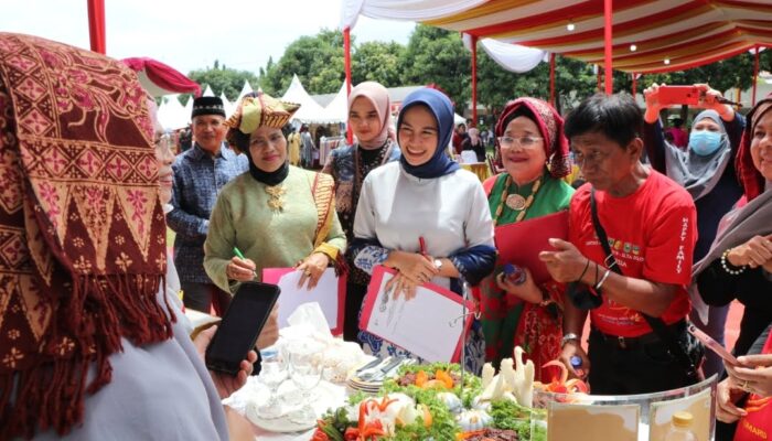 Jadi Juri Kehormatan, Istri Wakil Gubernur Sumbar Takjub dengan Festival Rang Solok Marandang di Jakarta
