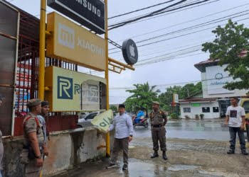 Habis Izin, Sejumlah Reklame Ditertibkan Bapenda Kota Padang