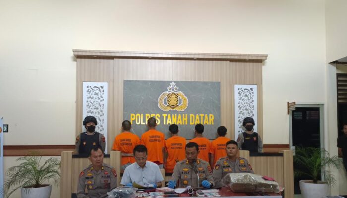 Tim Tarantula Satresnarkoba Polres Tanah Datar Gagalkan 10 Kg Ganja
