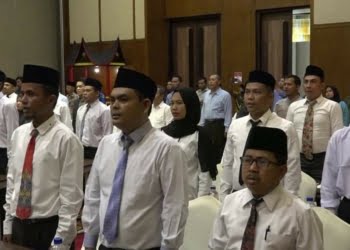 42 Panwaslucam se-Kabupaten Tanah Datar Dilantik, Hamdan: Diminta Jaga Koordinasi dengan Unsur Forkopimca