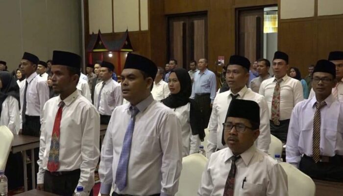 42 Panwaslucam se-Kabupaten Tanah Datar Dilantik, Hamdan: Diminta Jaga Koordinasi dengan Unsur Forkopimca
