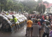 Tolak Kenaikan BBM, Ratusan Massa “Geruduk” Kantor Bupati Lima Puluh Kota