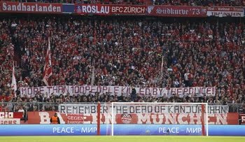Suporter Bayern Kenang Tragedi Maut Kanjuruhan, Liga Champions UEFA Diawali Heningkan Cipta