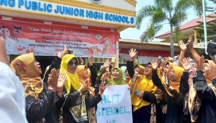 Bertabur 100 Lebih Piala, Gebyar 44 Tahun SMPN 8 Padang Berlangsung Semarak
